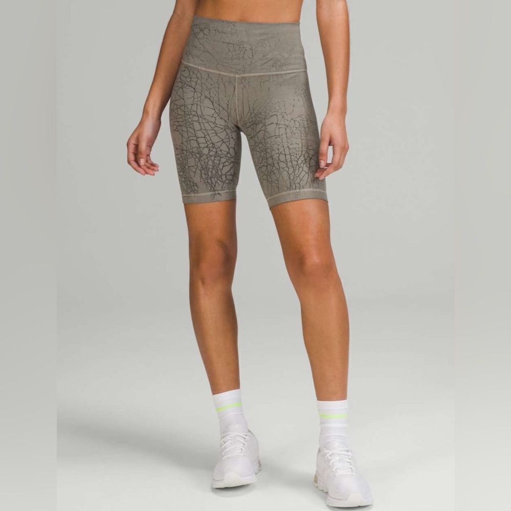 Lululemon Wunder Train High-Rise Short 8" Thread Dye Rover Black Size 2